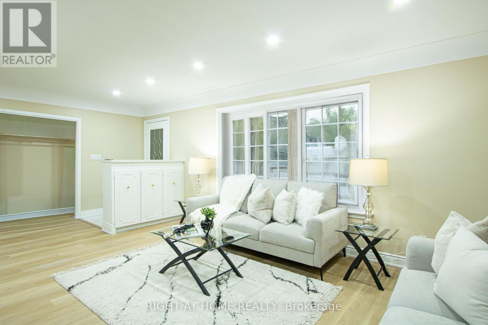 26 Wychwood Park, London North, Ontario  N6G 1R5 - Photo 8 - X12710968