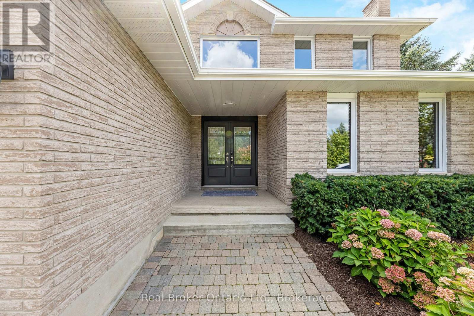 6 Mulberry Court, Guelph, Ontario  N1C 1A6 - Photo 6 - X12717430