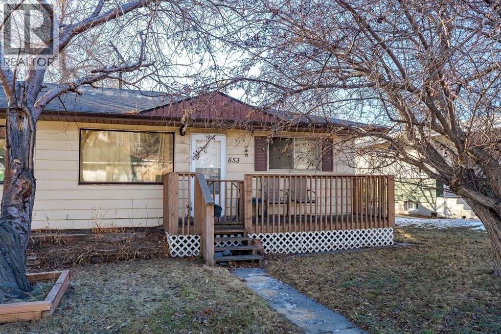 853 Northmount Drive NW, calgary, Alberta
