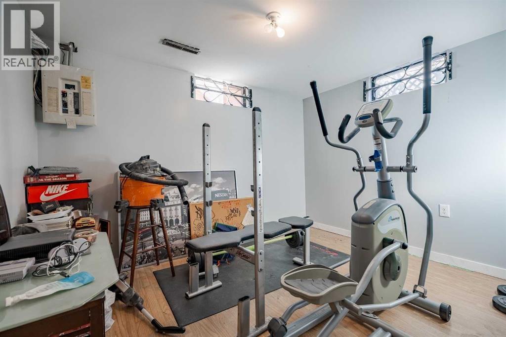 853 Northmount Drive Nw, Calgary, Alberta  T2L 0A3 - Photo 13 - A2280480