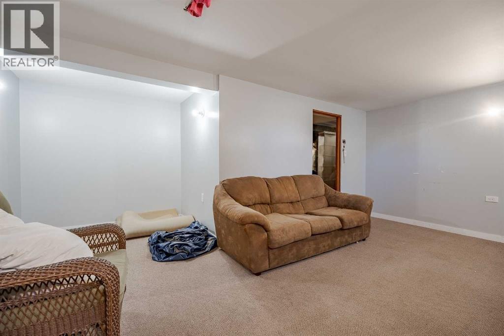 853 Northmount Drive Nw, Calgary, Alberta  T2L 0A3 - Photo 16 - A2280480