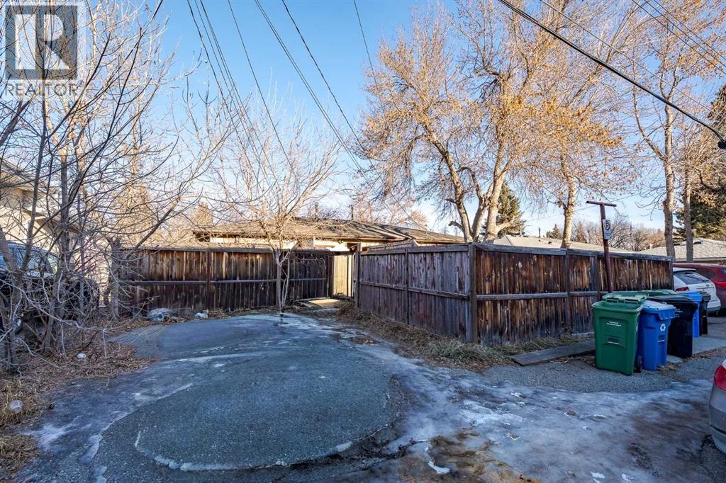 853 Northmount Drive Nw, Calgary, Alberta  T2L 0A3 - Photo 19 - A2280480