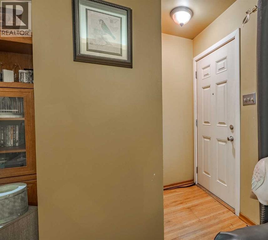 853 Northmount Drive Nw, Calgary, Alberta  T2L 0A3 - Photo 2 - A2280480