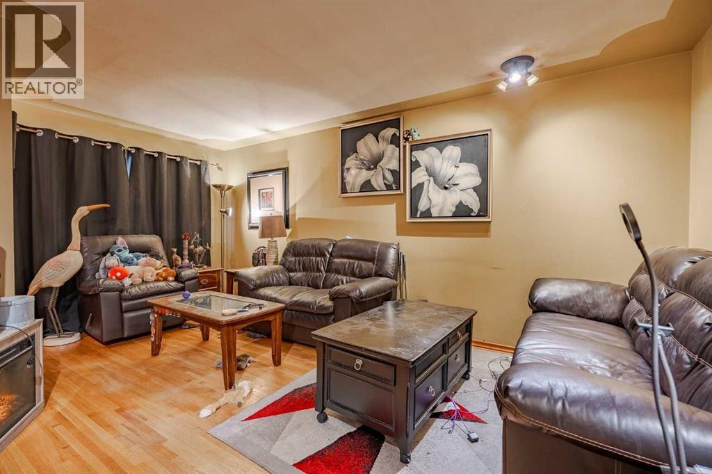 853 Northmount Drive Nw, Calgary, Alberta  T2L 0A3 - Photo 3 - A2280480