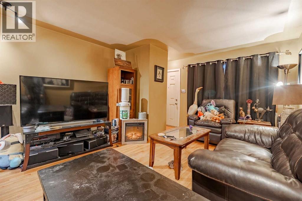 853 Northmount Drive Nw, Calgary, Alberta  T2L 0A3 - Photo 4 - A2280480