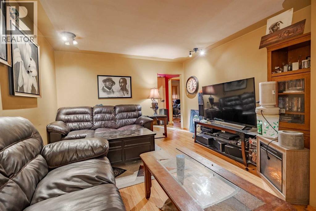 853 Northmount Drive Nw, Calgary, Alberta  T2L 0A3 - Photo 6 - A2280480