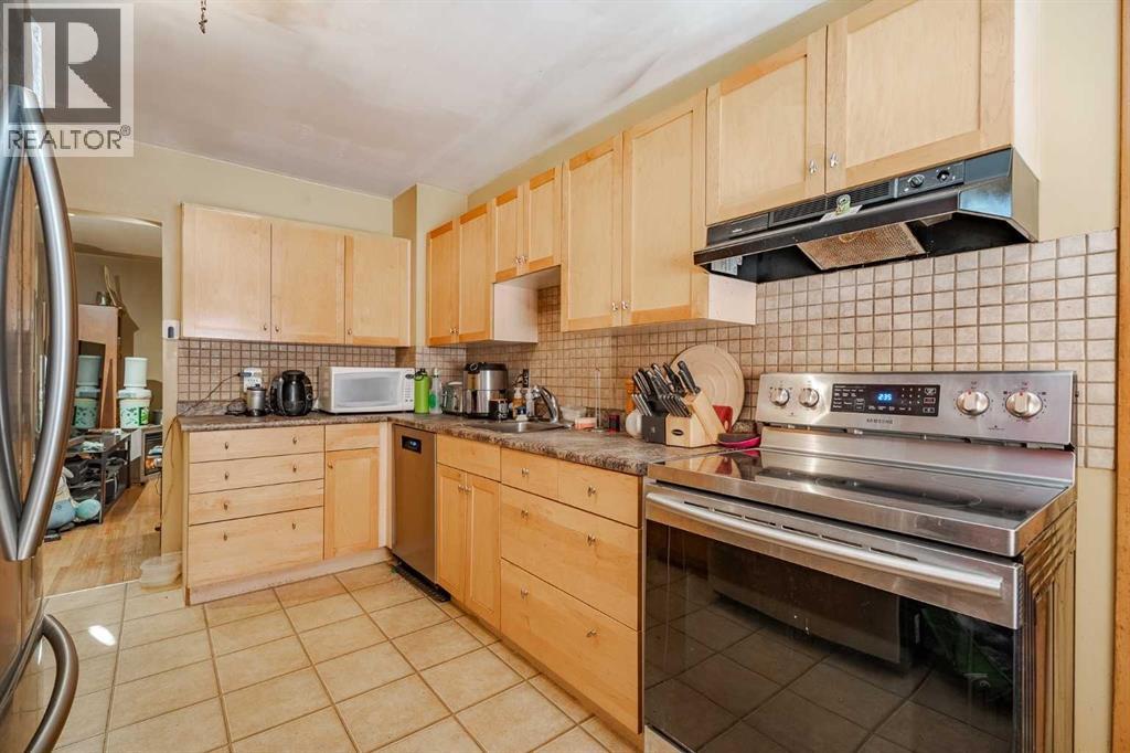 853 Northmount Drive Nw, Calgary, Alberta  T2L 0A3 - Photo 9 - A2280480