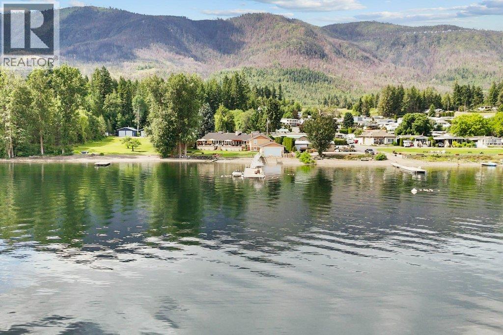 957 GARROWAY Road, Sorrento, British Columbia