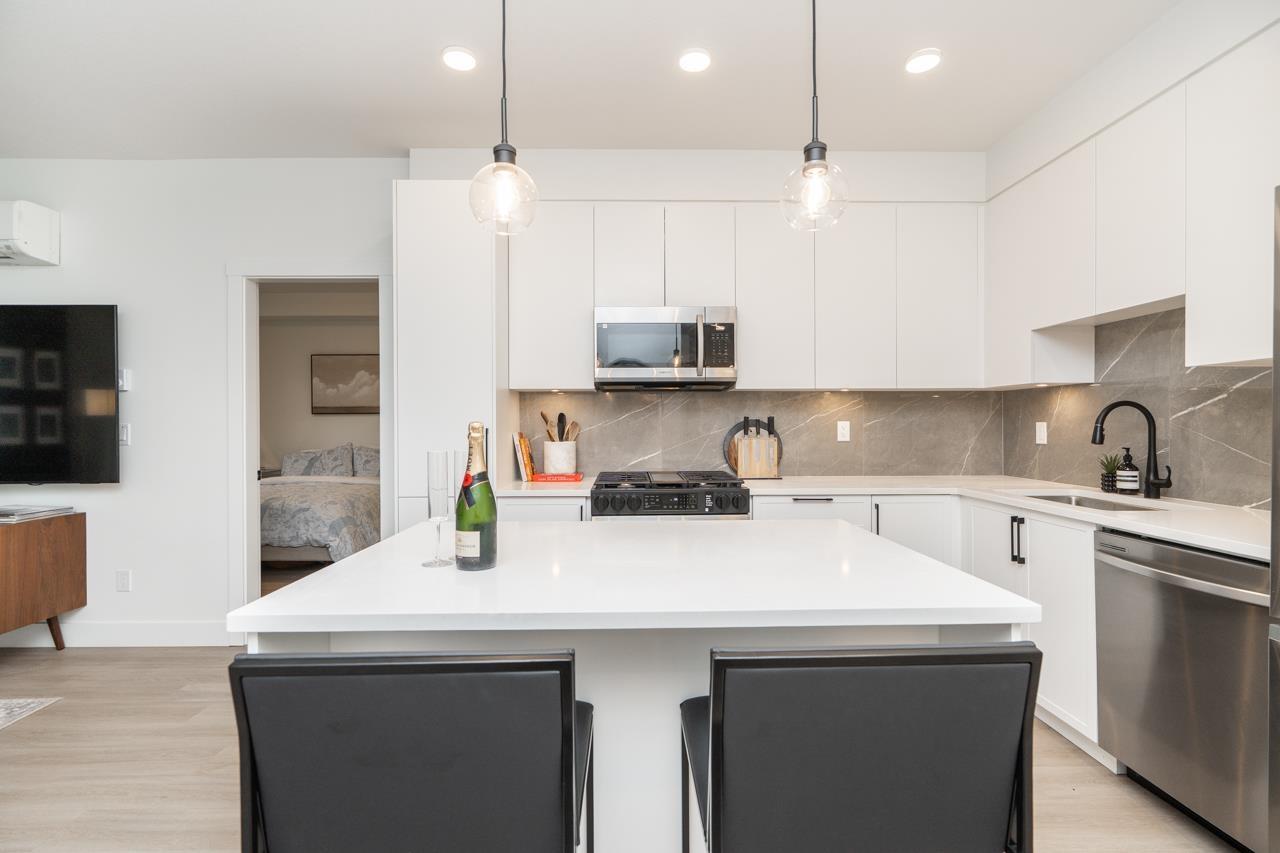 208 3528 146a Street, Surrey, British Columbia  V4P 0H4 - Photo 6 - R3081198