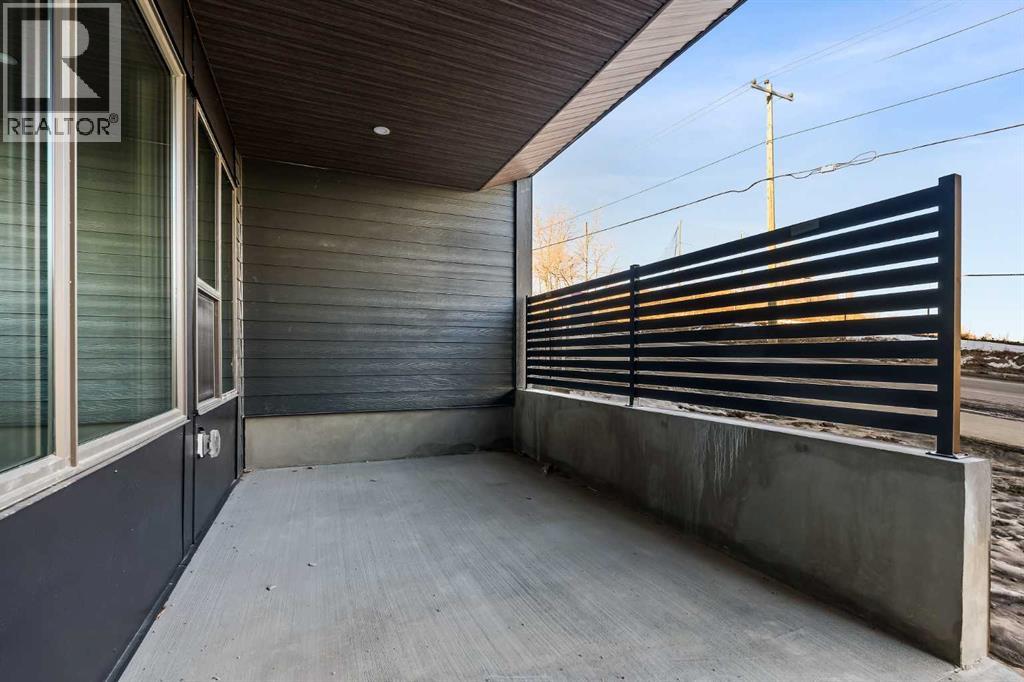 2525 Sovereign Crescent Sw, Calgary, Alberta  T3C 3Y3 - Photo 3 - A2279500