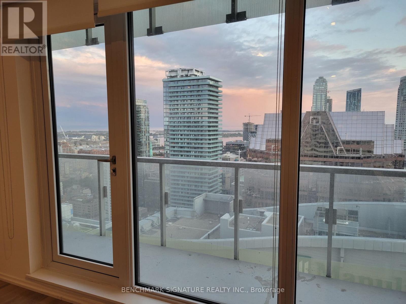 3208 - 197 Yonge Street, Toronto, Ontario  M5B 1M4 - Photo 5 - C12717404