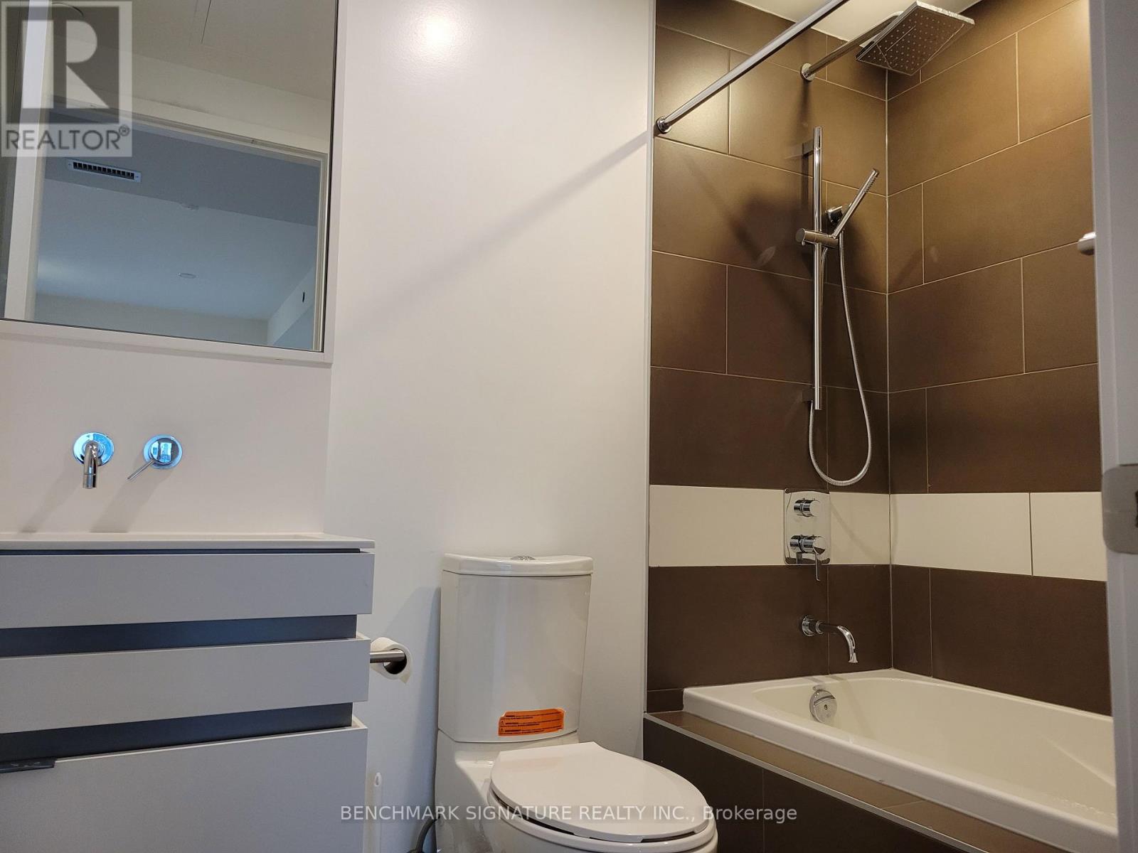 3208 - 197 Yonge Street, Toronto, Ontario  M5B 1M4 - Photo 8 - C12717404