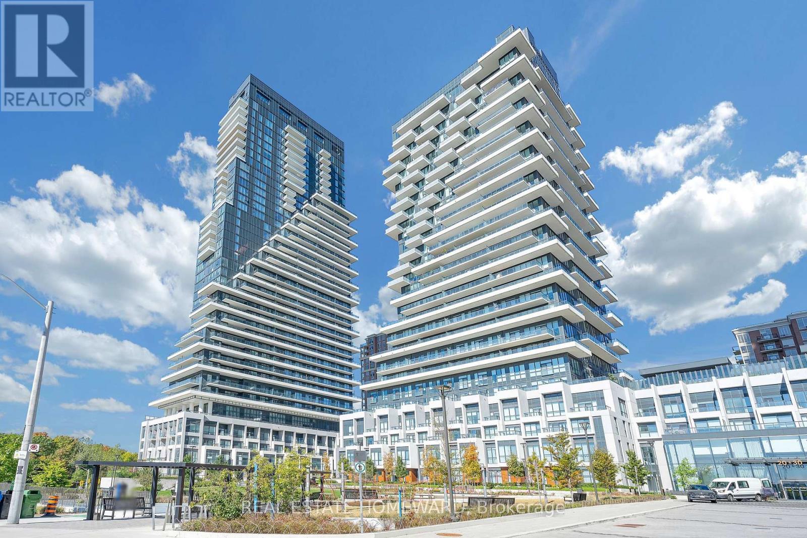 2039 - 20 INN ON THE PARK DRIVE, Toronto, Ontario