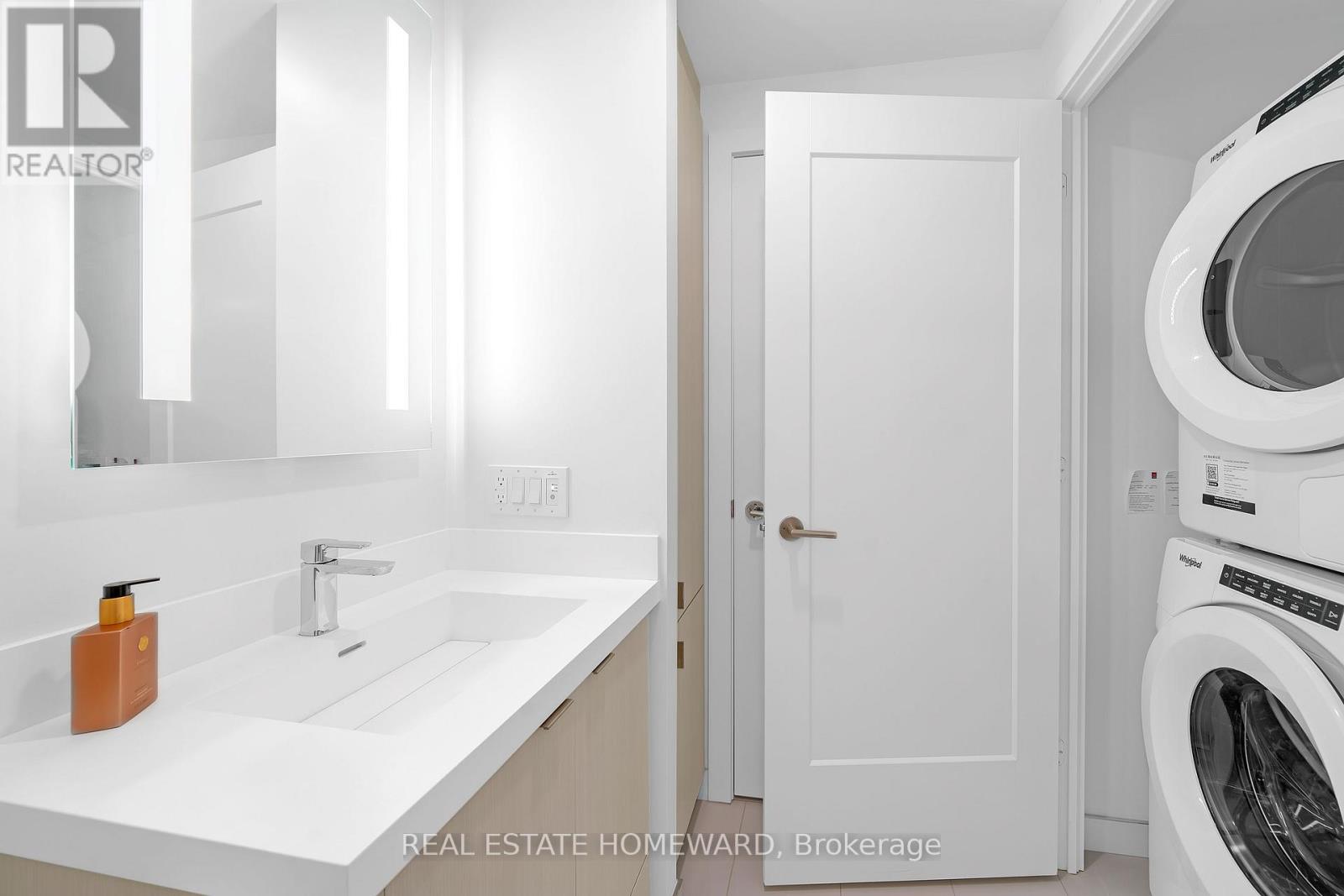 2039 - 20 Inn On The Park Drive, Toronto, Ontario  M3C 0P8 - Photo 18 - C12717408