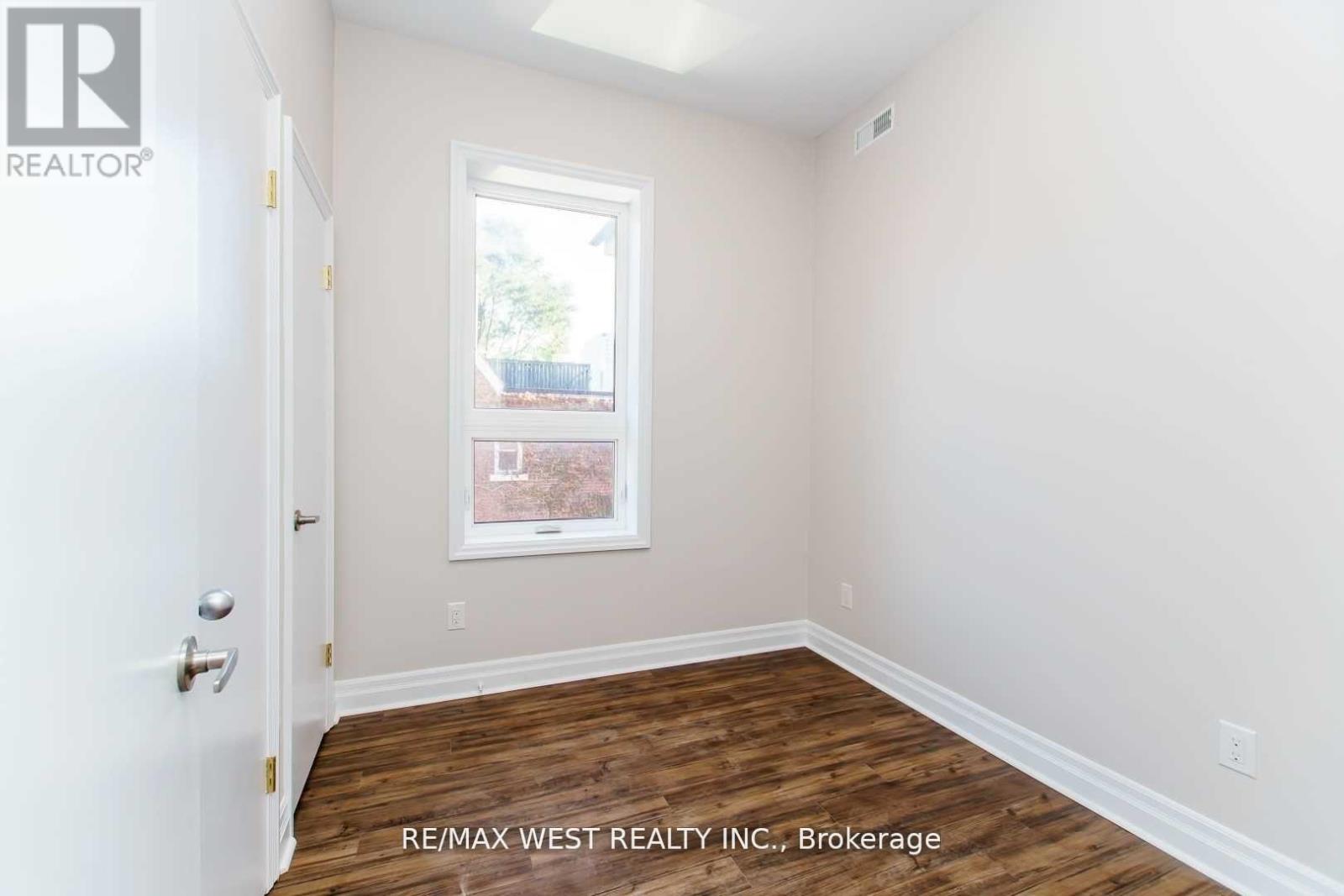 2nd Flr - 13 Grange Avenue, Toronto, Ontario  M5T 1C6 - Photo 13 - C12717450