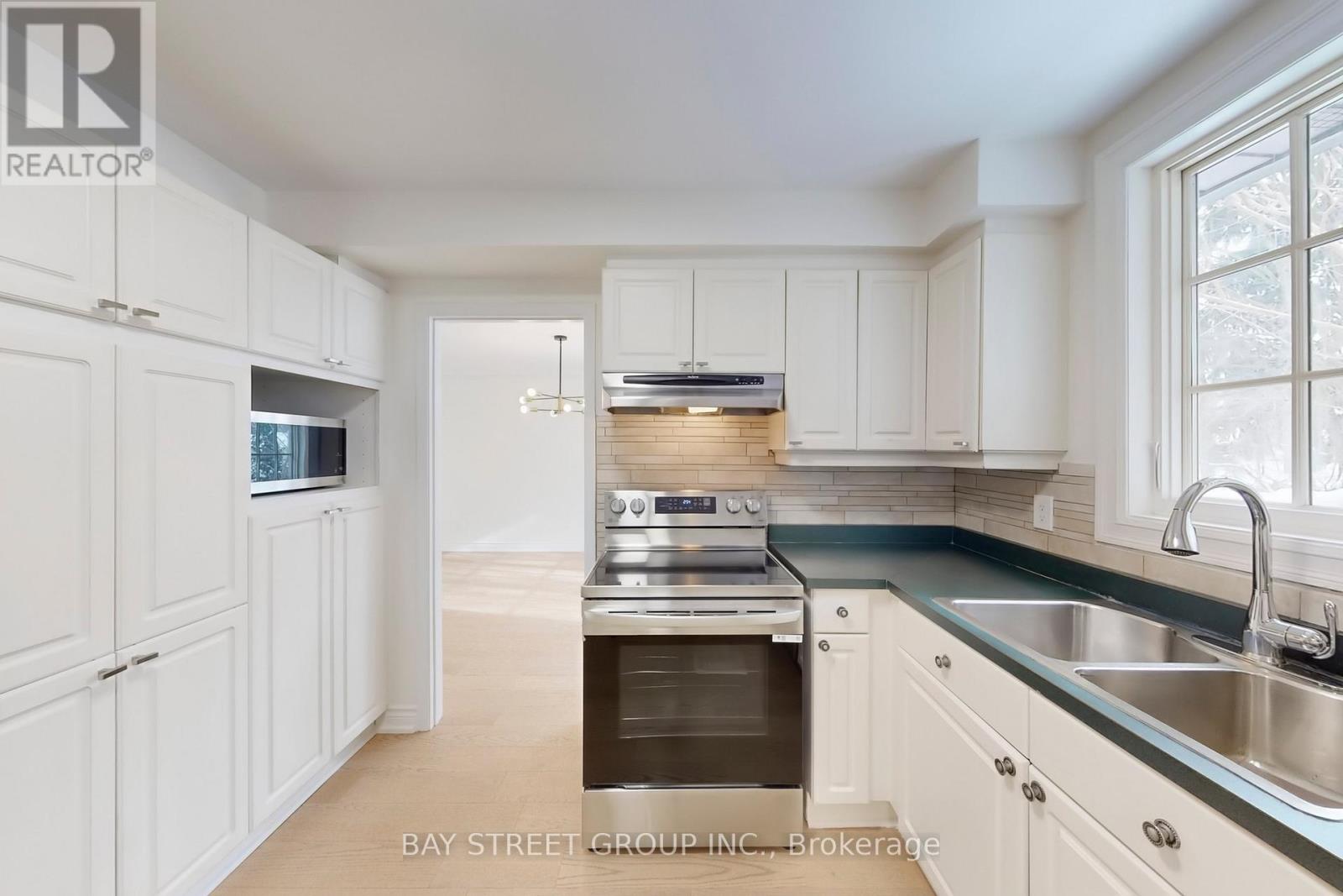 37 Abbeywood Trail, Toronto, Ontario  M3B 3B4 - Photo 18 - C12717524