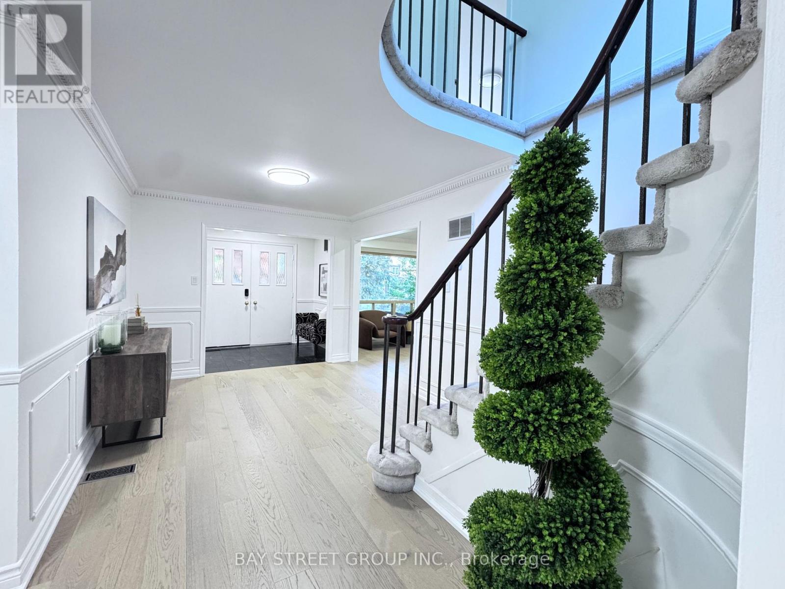 37 Abbeywood Trail, Toronto, Ontario  M3B 3B4 - Photo 5 - C12717524