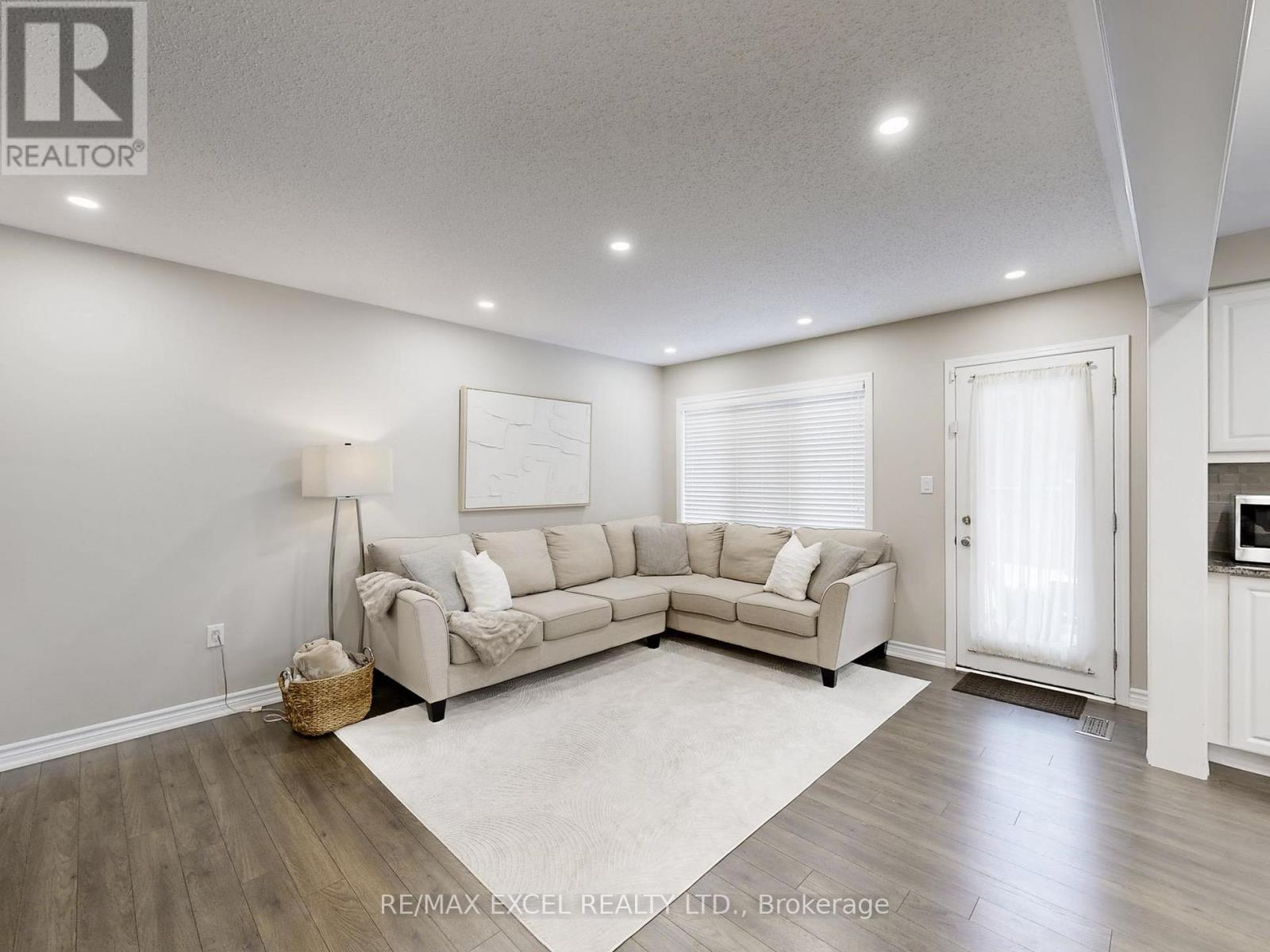 89 Hutt Crescent, Aurora, Ontario  L4G 0T2 - Photo 5 - N12717460