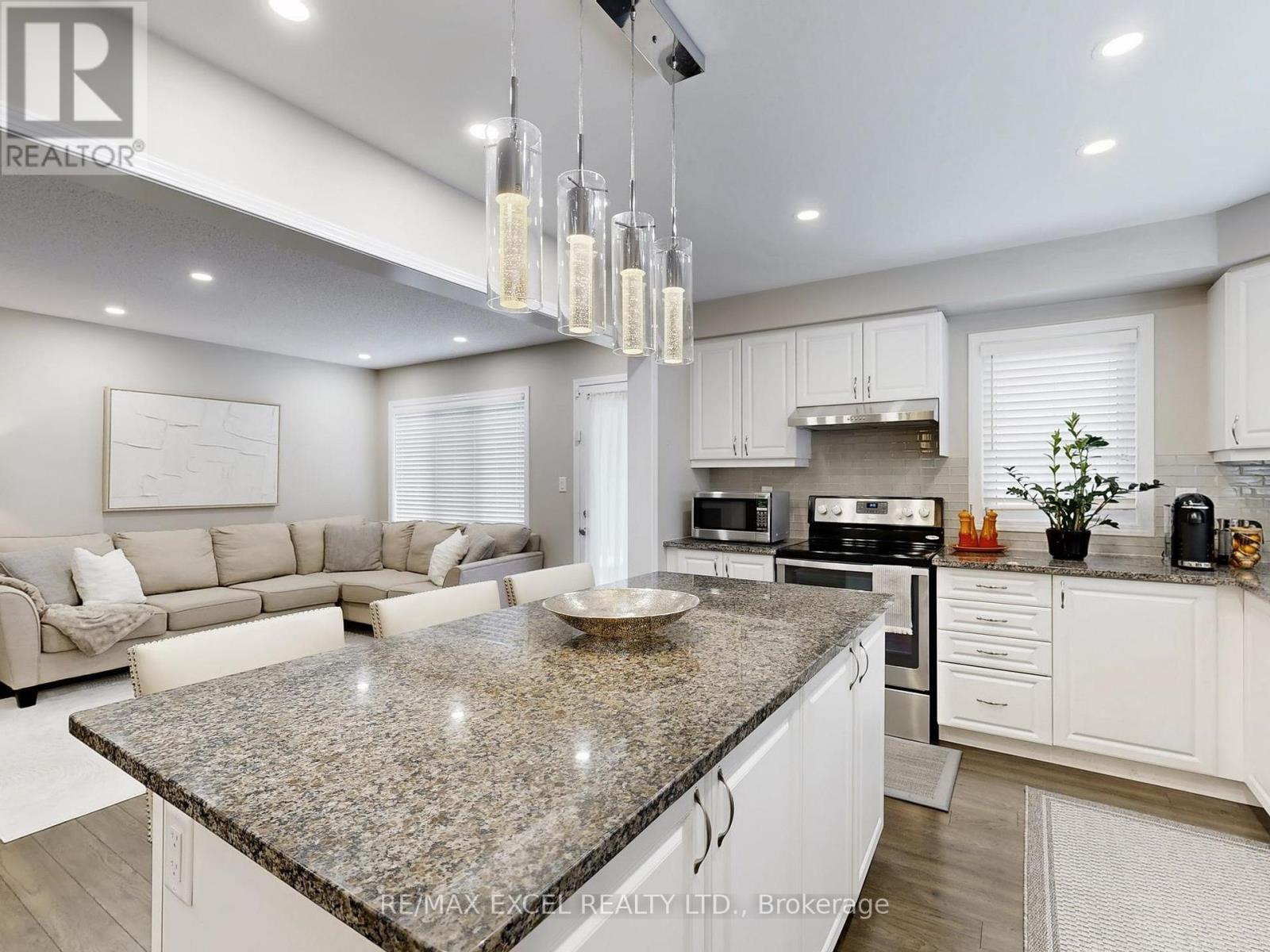 89 Hutt Crescent, Aurora, Ontario  L4G 0T2 - Photo 9 - N12717460