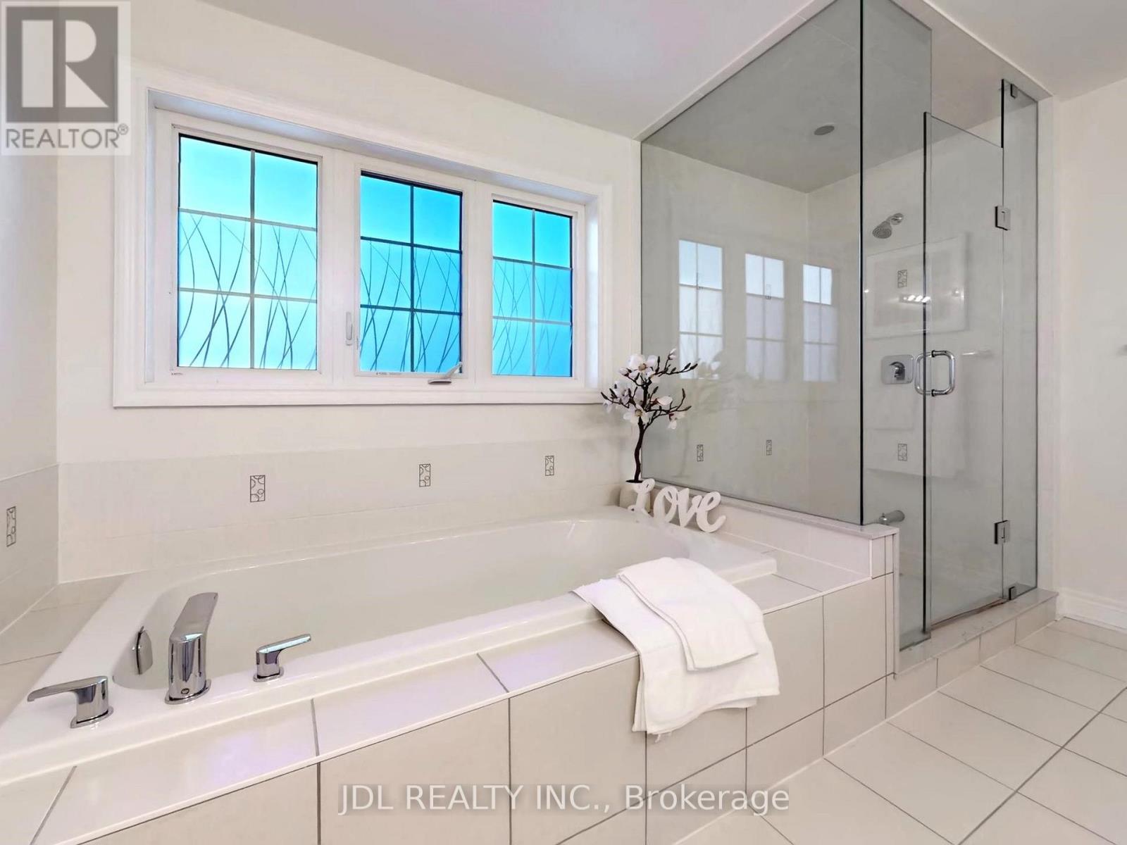 548 Somerville Drive, Newmarket, Ontario  L3X 0K2 - Photo 28 - N12717474