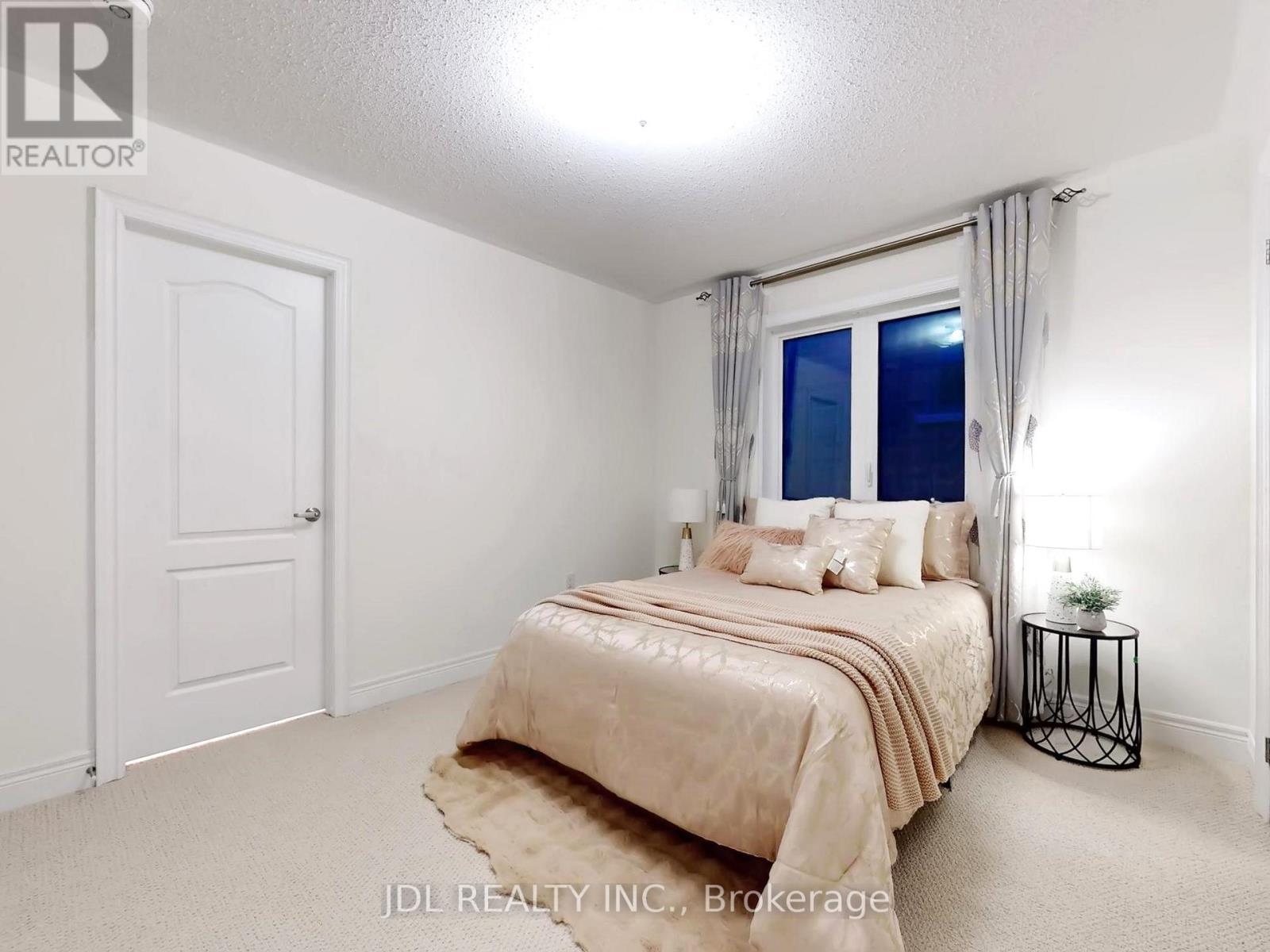 548 Somerville Drive, Newmarket, Ontario  L3X 0K2 - Photo 35 - N12717474