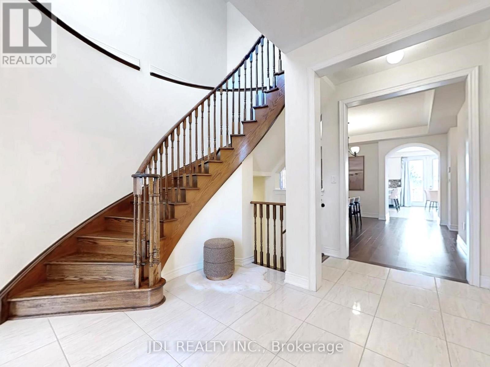 548 Somerville Drive, Newmarket, Ontario  L3X 0K2 - Photo 5 - N12717474