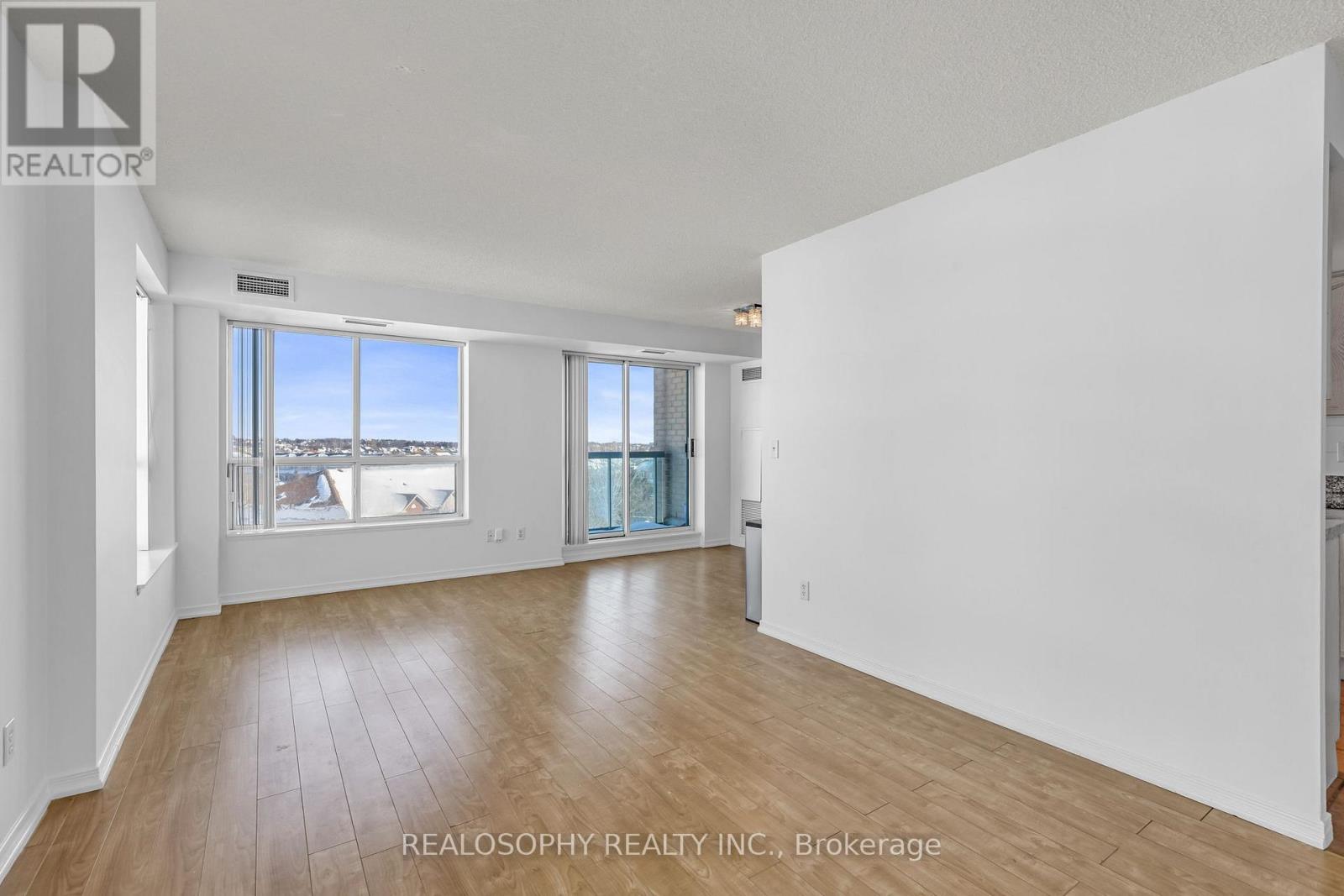 520 - 3 Ellesmere Street, Richmond Hill, Ontario  L4B 4N2 - Photo 2 - N12717498