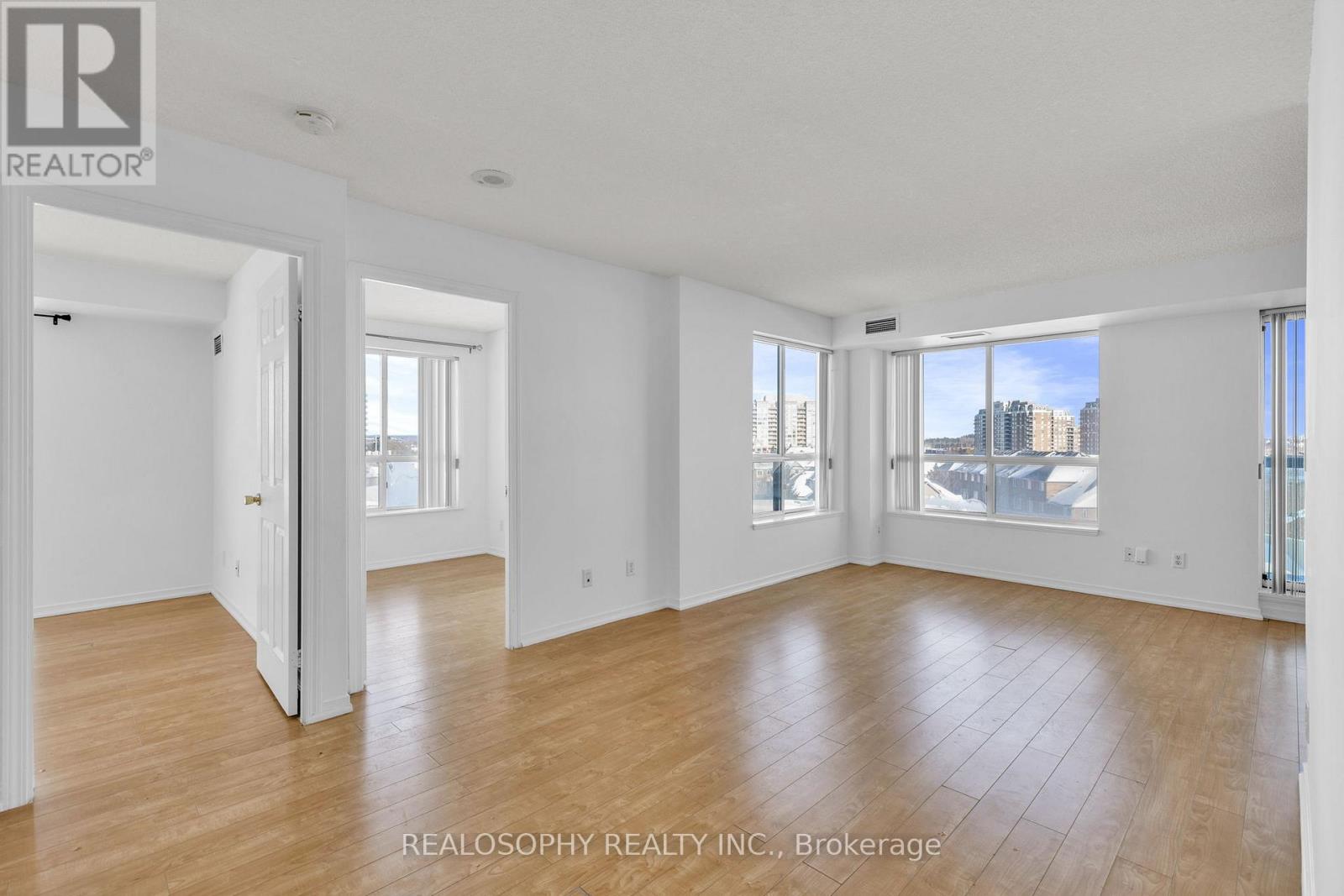 520 - 3 Ellesmere Street, Richmond Hill, Ontario  L4B 4N2 - Photo 3 - N12717498