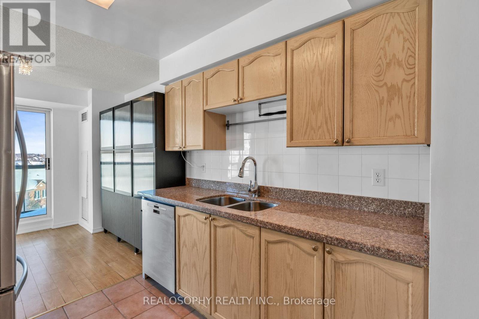 520 - 3 Ellesmere Street, Richmond Hill, Ontario  L4B 4N2 - Photo 9 - N12717498