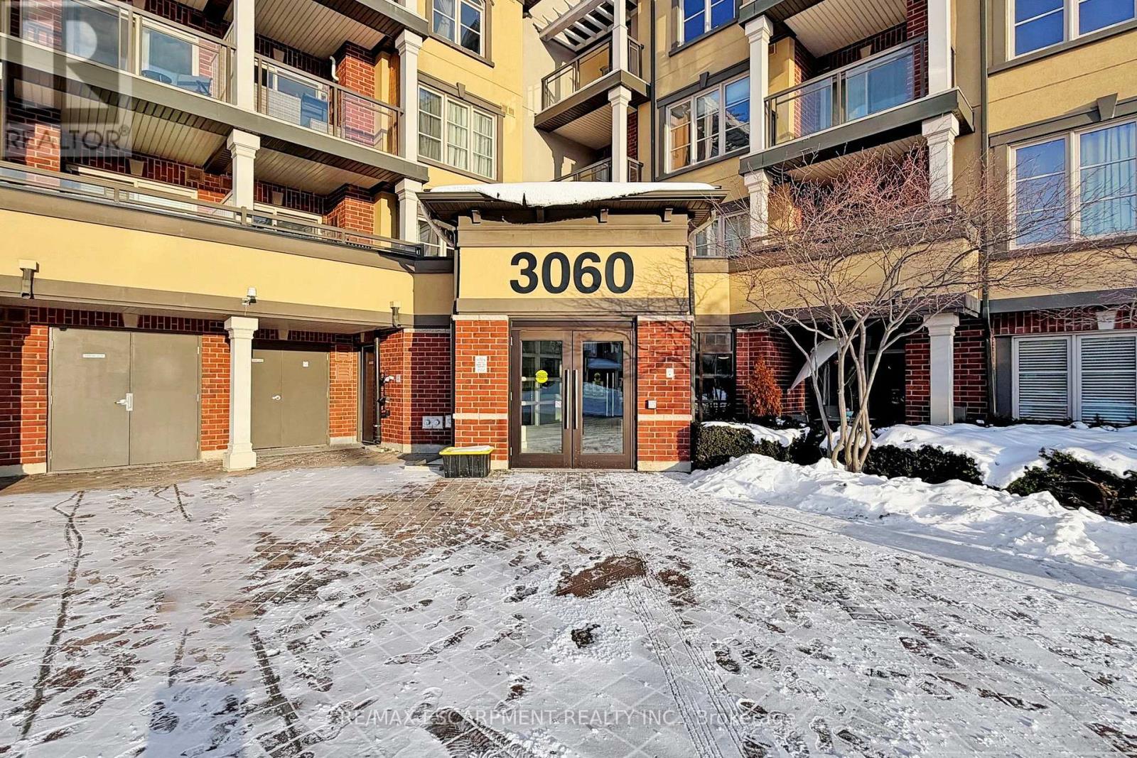 103 - 3060 Rotary Way, Burlington, Ontario  L7M 0G9 - Photo 2 - W12717422