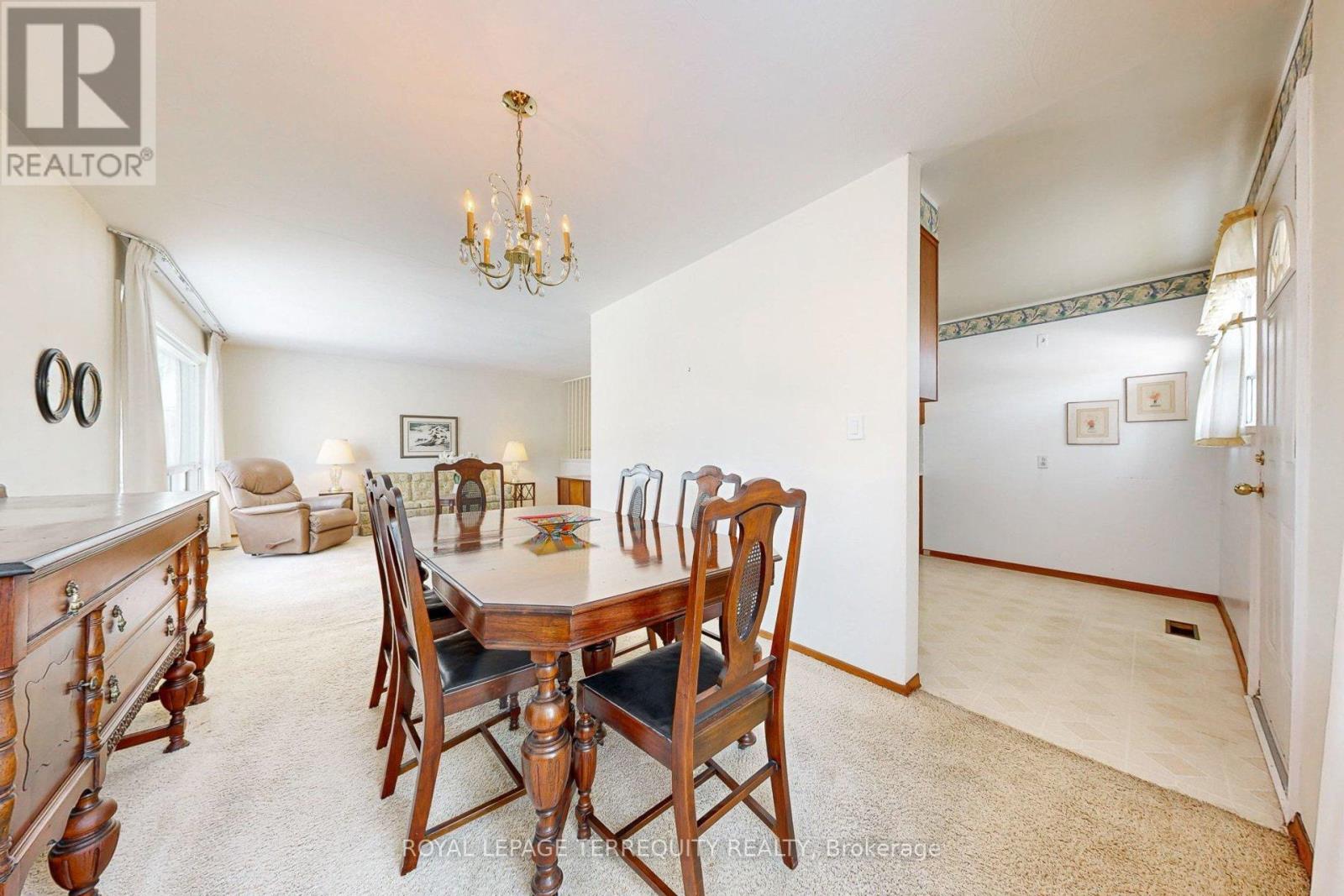 29 Holywell Drive, Toronto, Ontario  M9R 1K4 - Photo 11 - W12717442