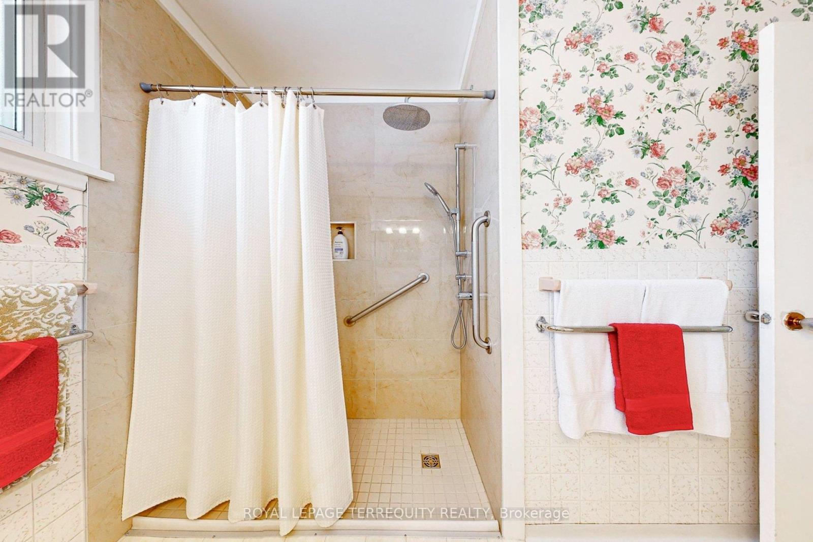 29 Holywell Drive, Toronto, Ontario  M9R 1K4 - Photo 16 - W12717442