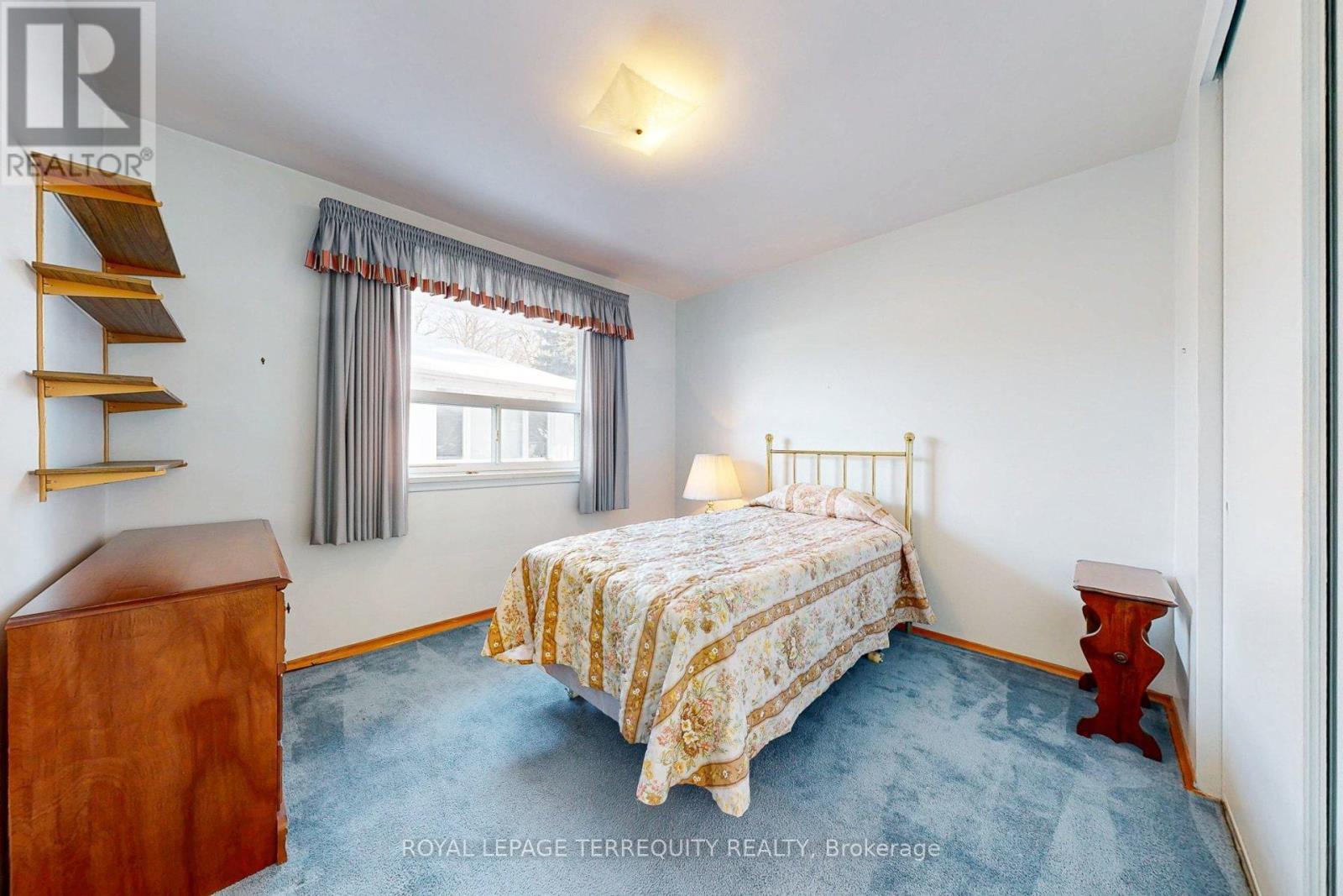 29 Holywell Drive, Toronto, Ontario  M9R 1K4 - Photo 17 - W12717442