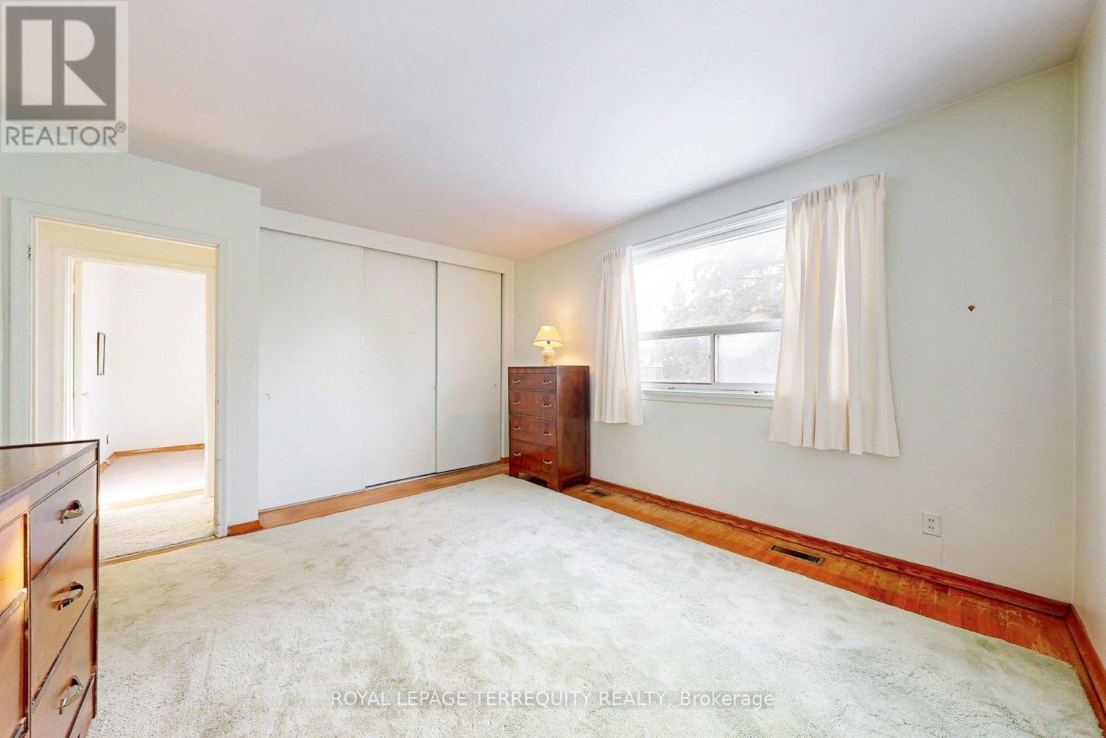 29 Holywell Drive, Toronto, Ontario  M9R 1K4 - Photo 19 - W12717442