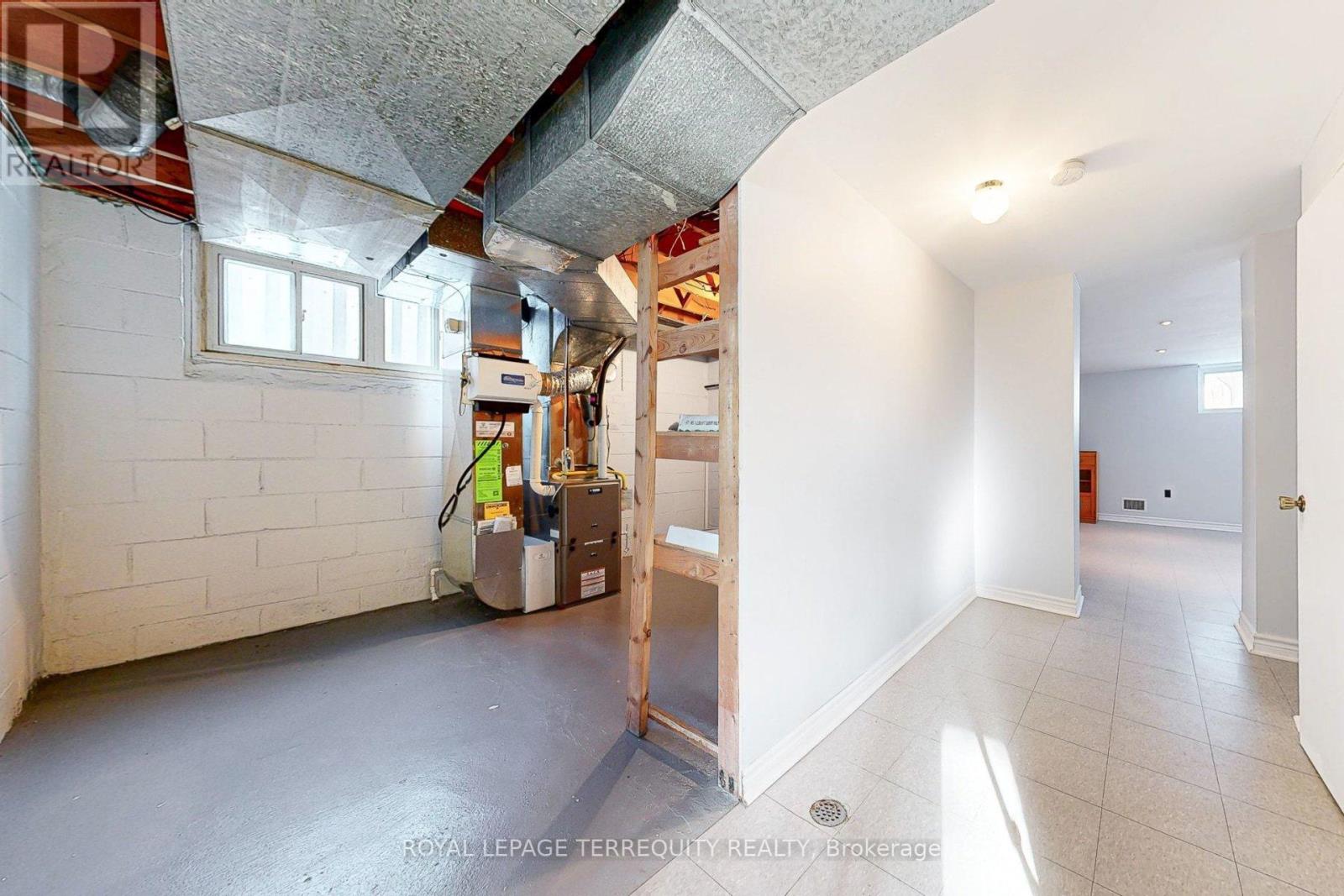 29 Holywell Drive, Toronto, Ontario  M9R 1K4 - Photo 24 - W12717442