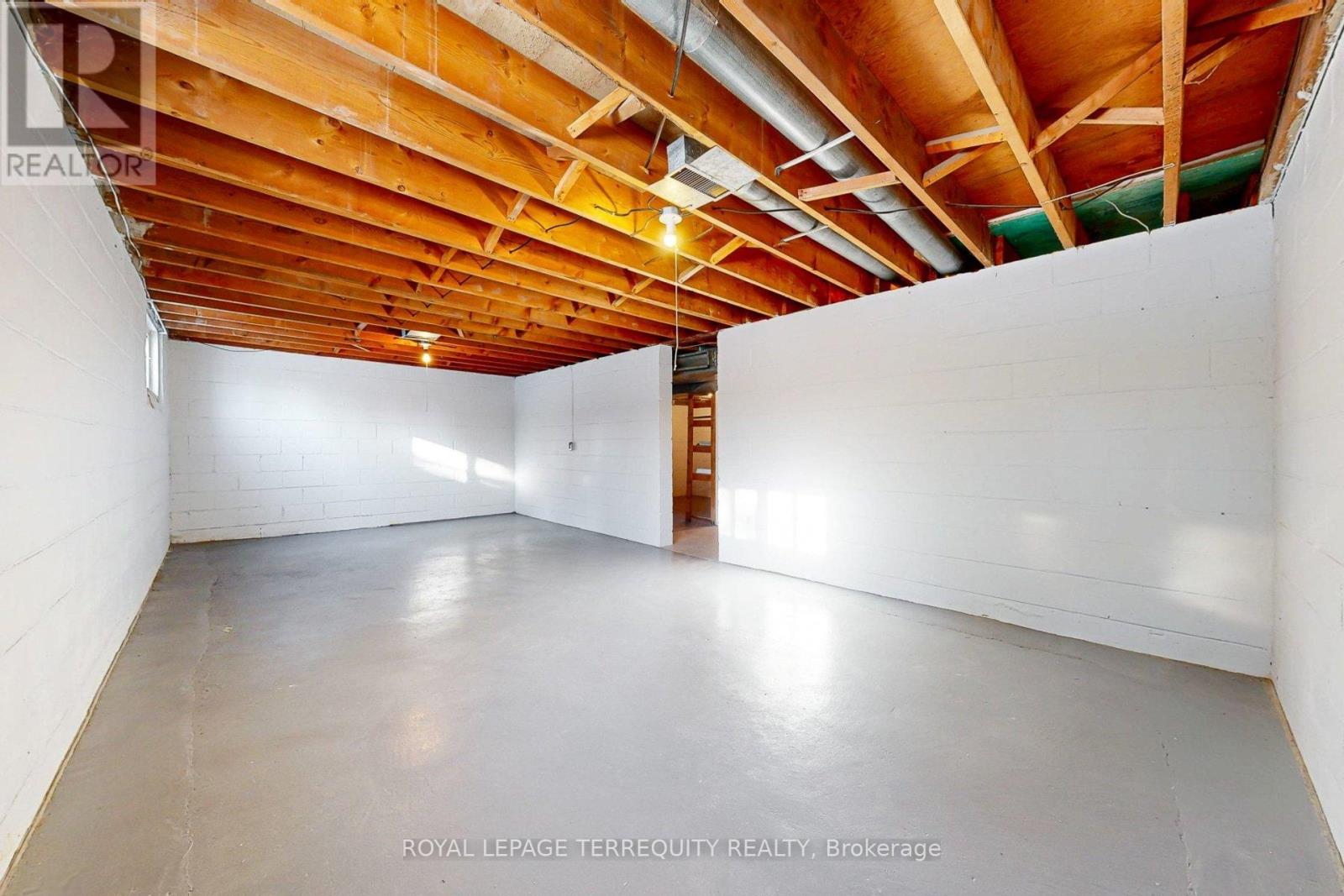 29 Holywell Drive, Toronto, Ontario  M9R 1K4 - Photo 27 - W12717442