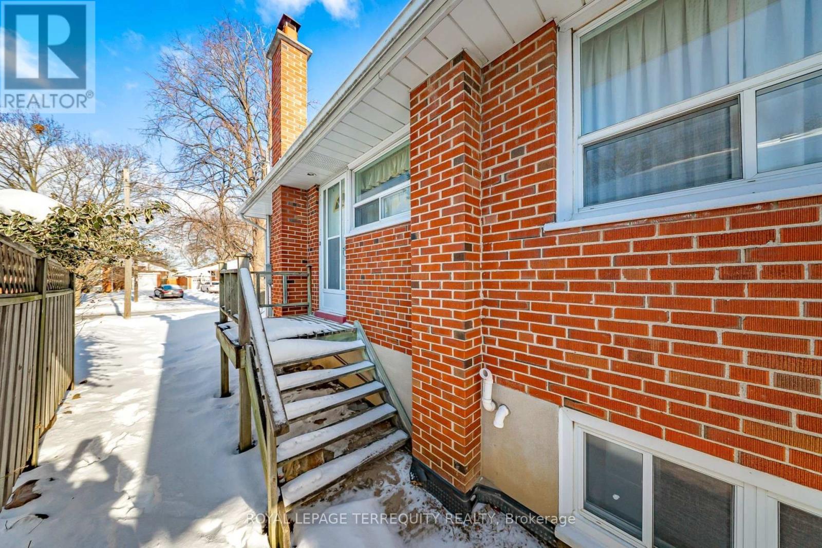 29 Holywell Drive, Toronto, Ontario  M9R 1K4 - Photo 28 - W12717442