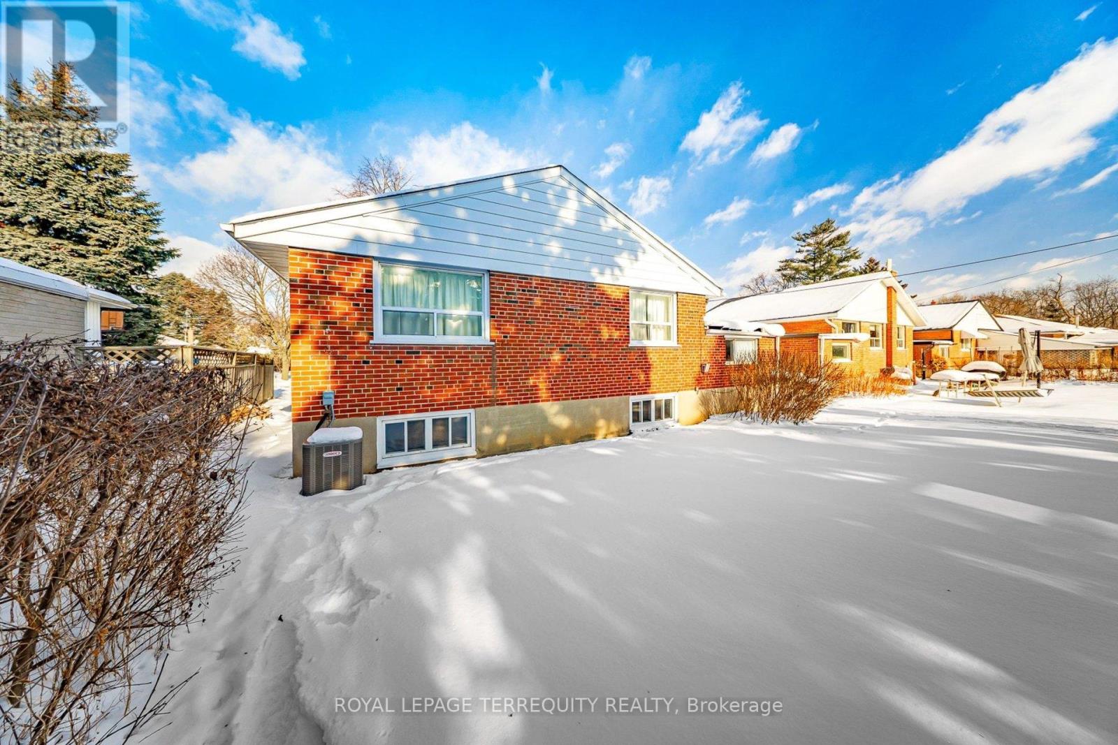 29 Holywell Drive, Toronto, Ontario  M9R 1K4 - Photo 31 - W12717442