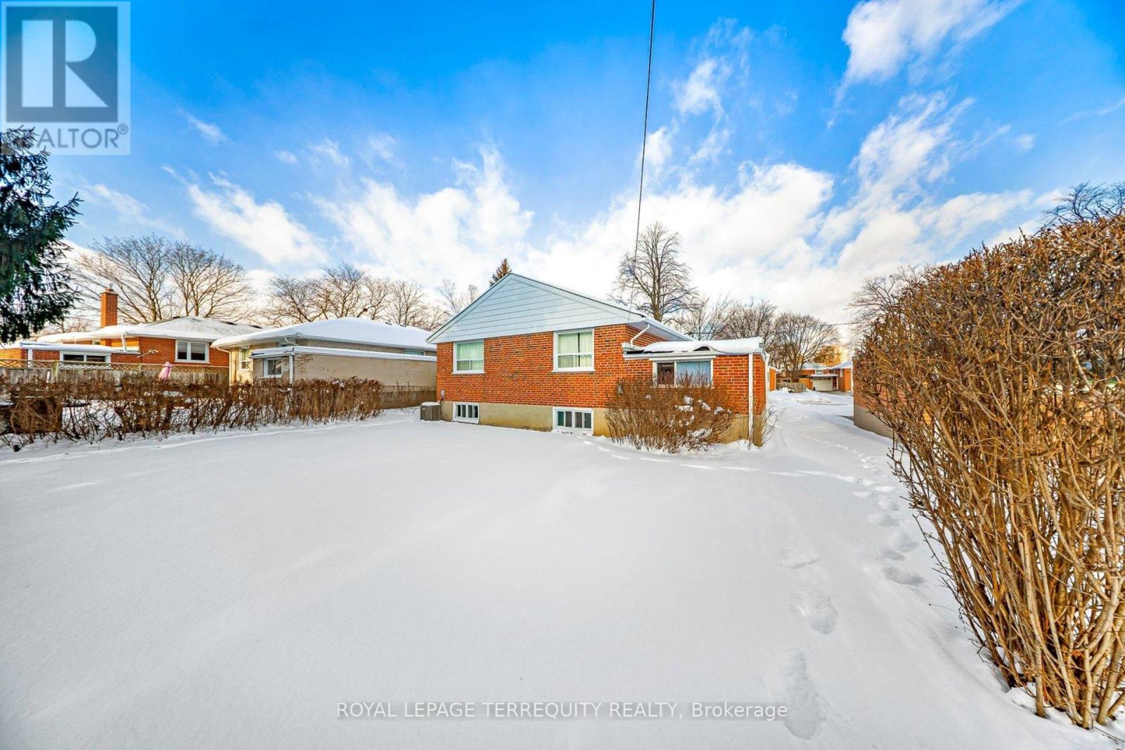 29 Holywell Drive, Toronto, Ontario  M9R 1K4 - Photo 34 - W12717442