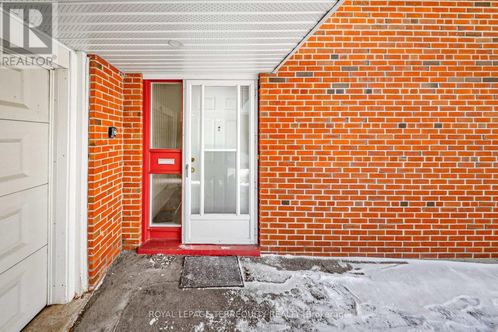 29 Holywell Drive, Toronto, Ontario  M9R 1K4 - Photo 5 - W12717442