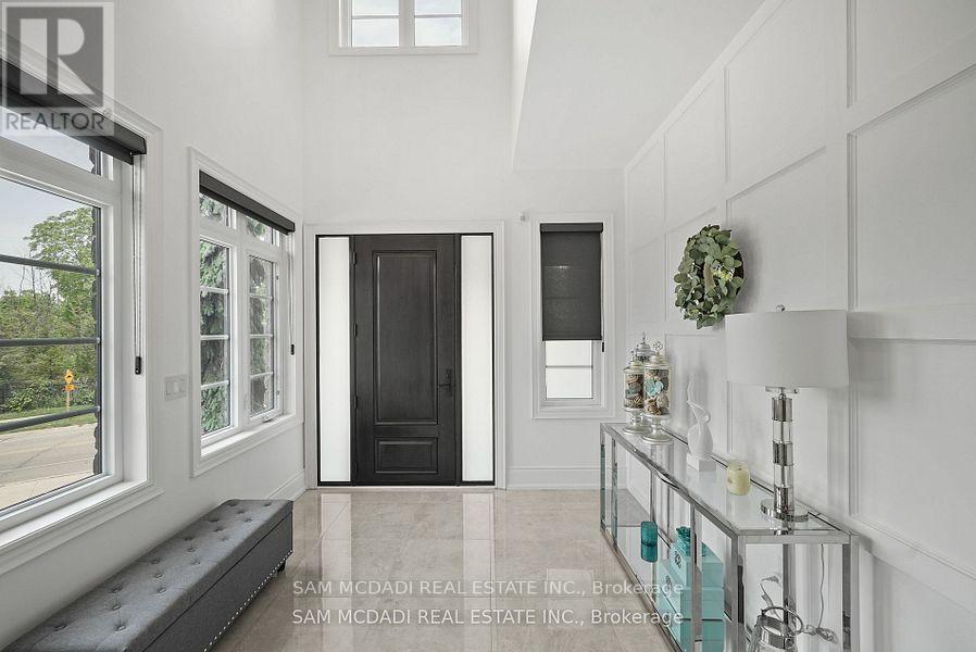 956 Sombrero Way, Mississauga, Ontario  L5W 1S9 - Photo 4 - W12717466