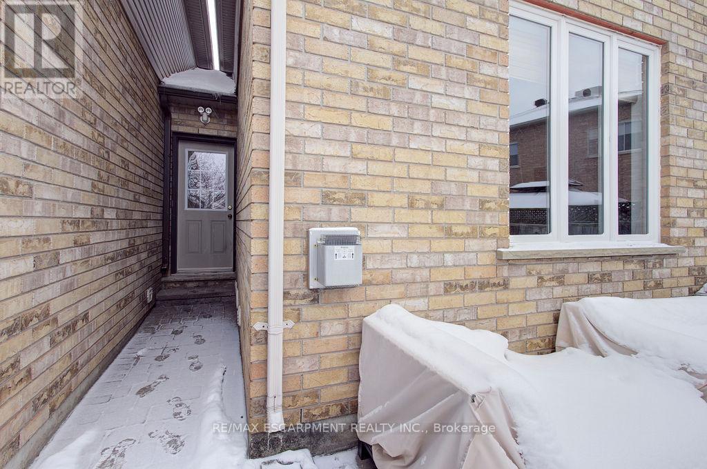 2446 Sutton Drive, Burlington, Ontario  L7L 7A9 - Photo 25 - W12715694