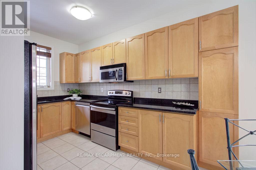 2446 Sutton Drive, Burlington, Ontario  L7L 7A9 - Photo 5 - W12715694