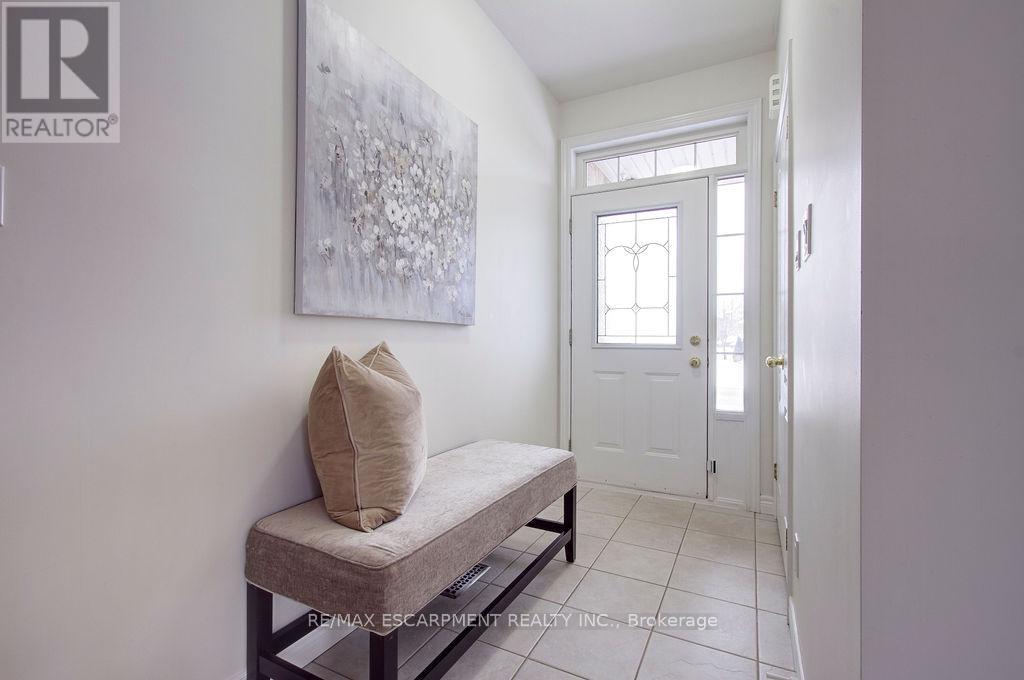 2446 Sutton Drive, Burlington, Ontario  L7L 7A9 - Photo 3 - W12715694