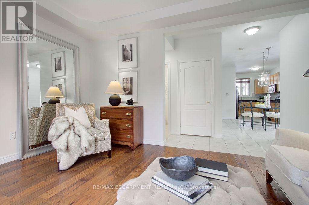 2446 Sutton Drive, Burlington, Ontario  L7L 7A9 - Photo 10 - W12715694