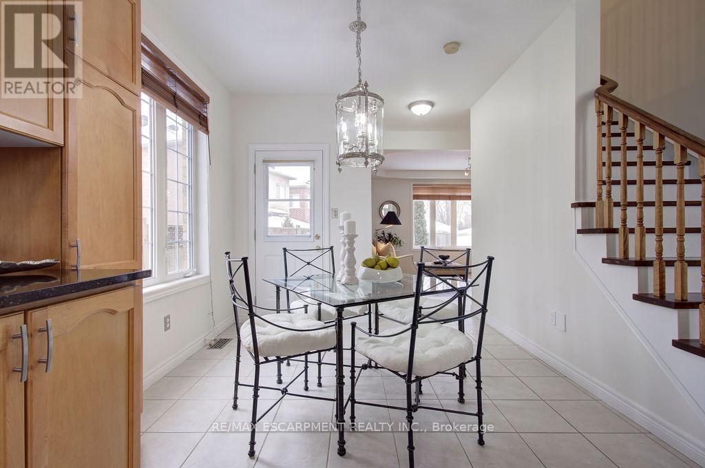 2446 Sutton Drive, Burlington, Ontario  L7L 7A9 - Photo 8 - W12715694