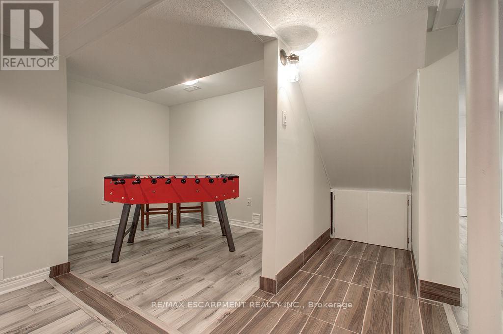 2446 Sutton Drive, Burlington, Ontario  L7L 7A9 - Photo 15 - W12715694