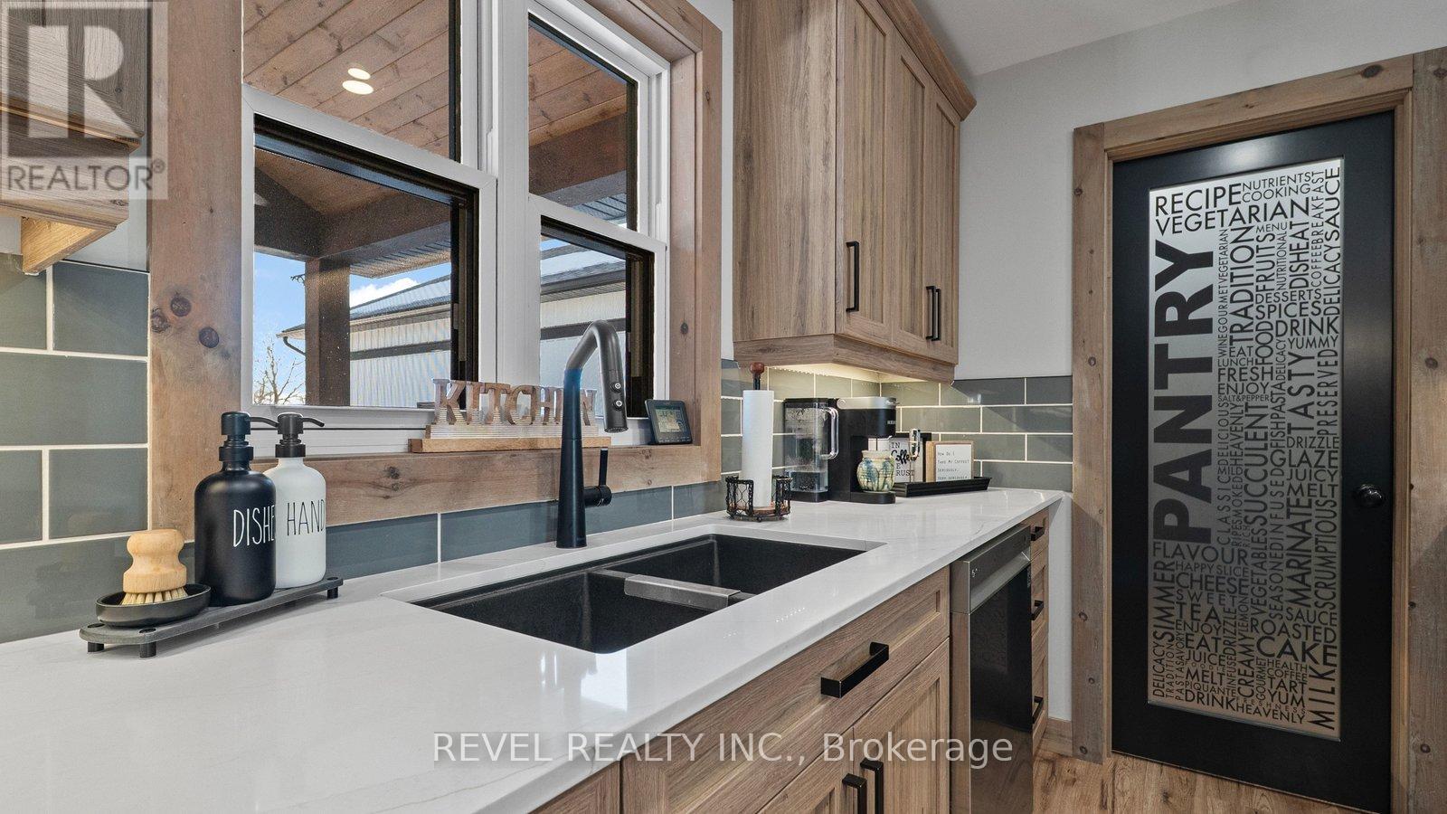 6 Kings Lane, Brant, Ontario  N0E 1R0 - Photo 15 - X12717494