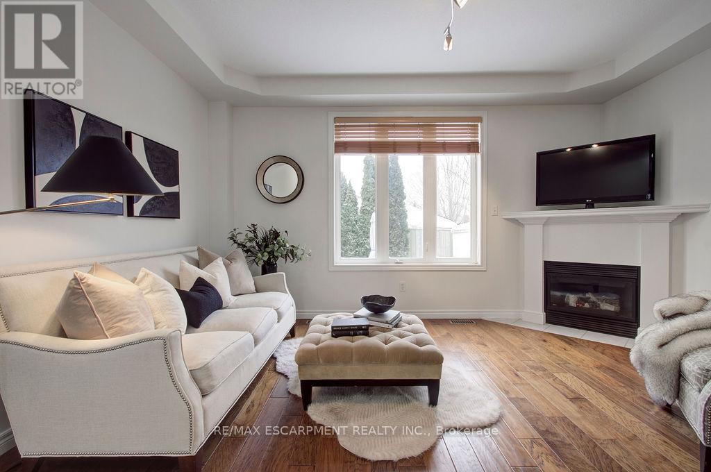 2446 Sutton Drive, Burlington, Ontario  L7L 7A9 - Photo 9 - W12715694