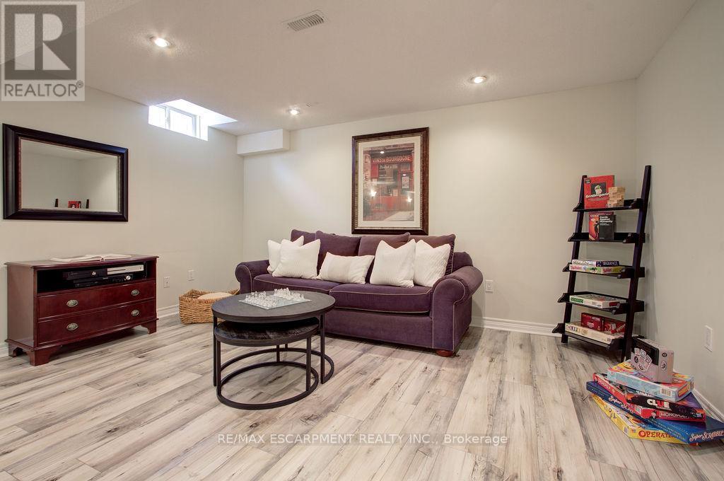 2446 Sutton Drive, Burlington, Ontario  L7L 7A9 - Photo 16 - W12715694